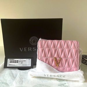 *BRAND NEW, NEVER USED* VERSACE QUILTED BIFOLD WALLET *w. DUSTBAG AND BOX*